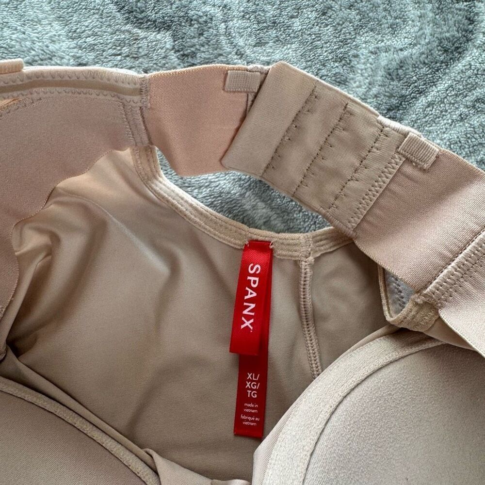Womens Spanx Suit Your Fancy Strapless Cupped Mid-Thigh Bodysuit - Picture 4 of 4
